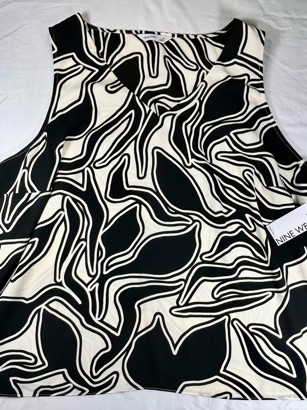 Nine West Black and White Abstract Sleeveless Top